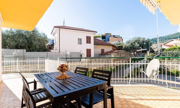 Taggia Apartment | Cosy apartment for 6 people with WIFI, balcony and pets allowed