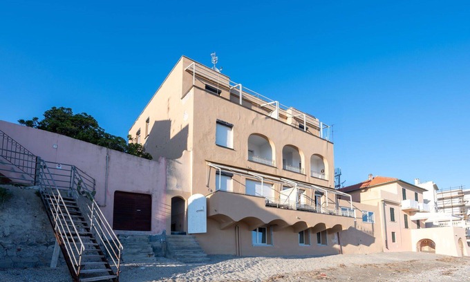 Varigotti Apartment | Cosy apartment for 6 people with WIFI, A/C and TV