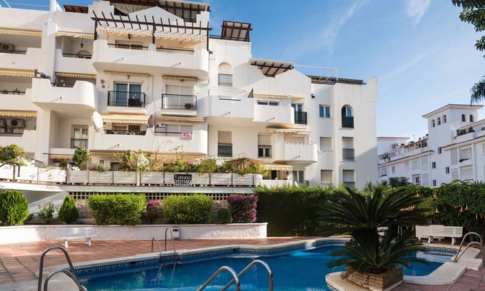 Carihuela Apartment | Cosy apartment for 7 people with A/C, pool, WIFI, TV, terrace and parking