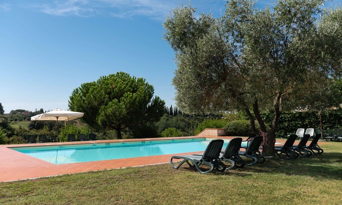 Siena Apartment | Cosy apartment for 8 people with WIFI, hot tub, pool and pets allowed