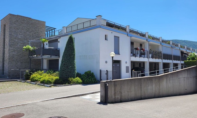 Caslano Apartment | Cosy apartment for 4 guests with WIFI, TV and terrace