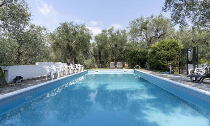 Gazzelli Apartment | Cosy apartment for 4 people with pool, WIFI, balcony, pets allowed, panoramic view and parking