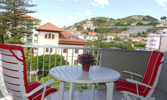 Riva Ligure Apartment | Cosy apartment for 4 guests with WIFI and balcony