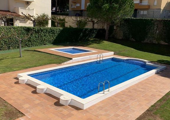 L'Escala Apartment | Cosy Apartment in L Escala, 7 mins walk to the closest beach, Riells