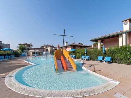 Comacchio Apartment | Cosy Apartment in Lido delle Nazioni with Pool
