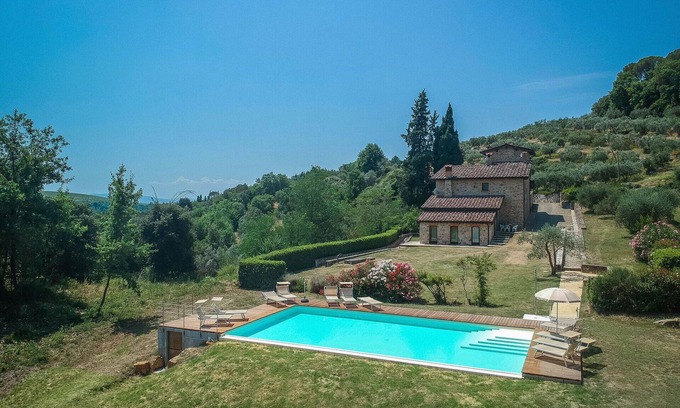 Poggibonsi Villa | Cosy apartment in villa with pool, WIFI, A/C, TV and pets allowed, close to San Gimignano