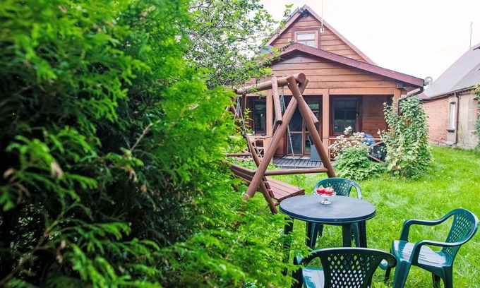 Bialowieza House | Cosy apartment in villa for 5 guests with TV, terrace and pets allowed