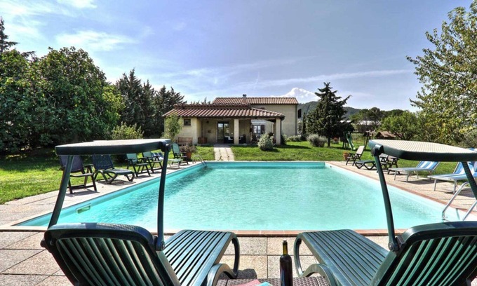 Pomarance Villa | Cosy apartment in villa for 5 guests with pool, WIFI, TV, balcony and parking
