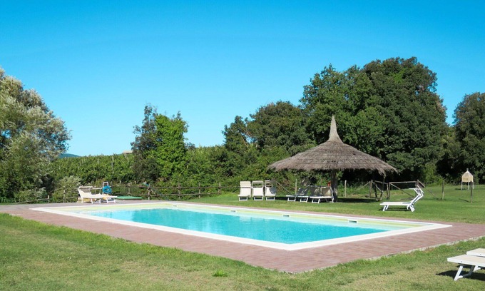 Pomarance House | Cosy apartment in villa with hot tub, WIFI, pool, A/C, TV, patio, pets allowed and parking