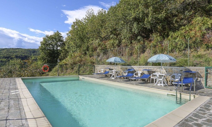 Villa Collemandina Villa | Cosy apartment in villa for 4 guests with pool, WIFI, terrace and pets allowed
