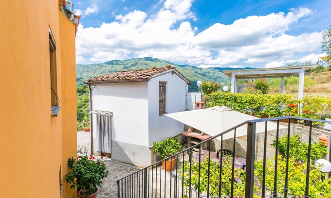 Aramo House | Cosy apartment in villa for 3 people with pool, WIFI, TV and terrace