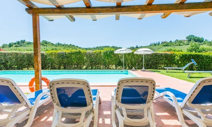 Certaldo Villa | Cosy apartment in villa with WIFI, pool, TV, patio, pets allowed, panoramic view and parking