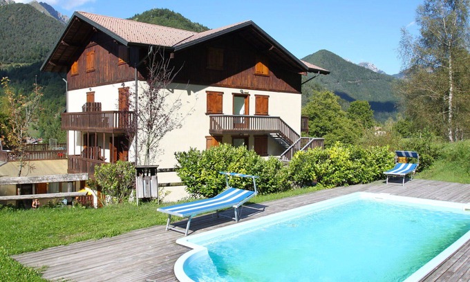 Ledro Apartment | Cosy apartment with pool, WIFI, TV, terrace, pets allowed and parking, close to Riva Del Garda