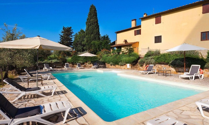 San Casciano in Val di Pesa Apartment | Cosy apartment with A/C, WIFI, pool, TV, pets allowed and panoramic view, close to Greve In Chia.