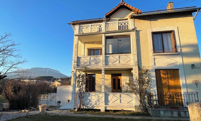 Chateauvieux Apartment | Cosy, bright apartment in a character house. Ideally located