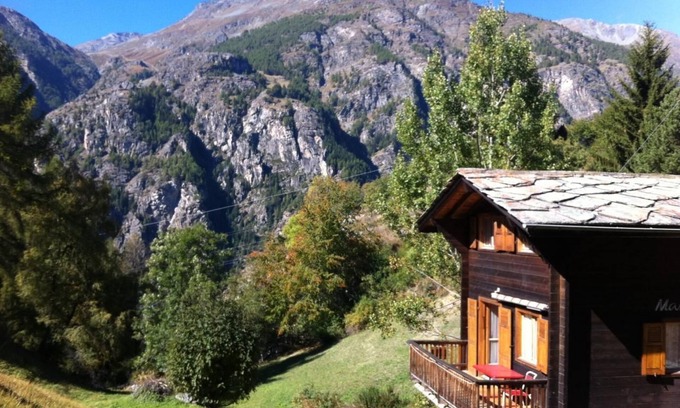 Graechen Ski Chalet | Cosy chalet with mountain views