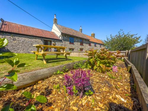 Kewstoke House | Cosy Coastal Retreat-Dog Friendly