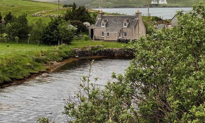 Lewis and Harris Cottage | Cosy cottage, South Lochs, Isle of Lewis