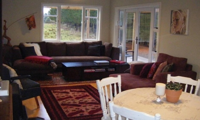 Raetihi House | Cosy cottage w modern facilities on 10 acres farm