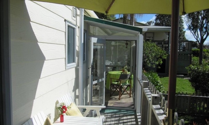Coopers Beach House | Cosy Cottage with Sea Views