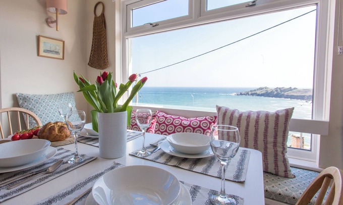 Helford Passage House | Cosy Coverack Accommodation with Panoramic Sea Views