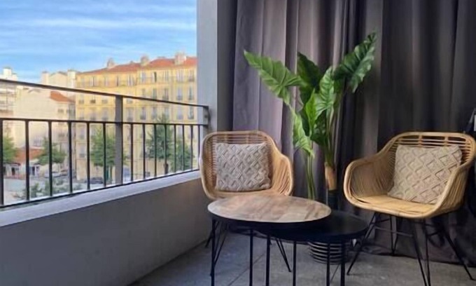 La Joliette Apartment | Cosy flat Marseille Joliette, secured parking lot, Age minimum