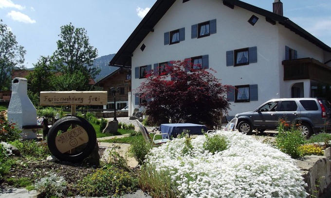 Meilingen Apartment | Cosy holiday apartment in a farmhouse with balconies facing north and south