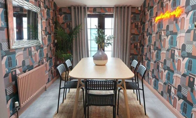Belfast City Centre Apartment | Cosy & Modern Family Style House