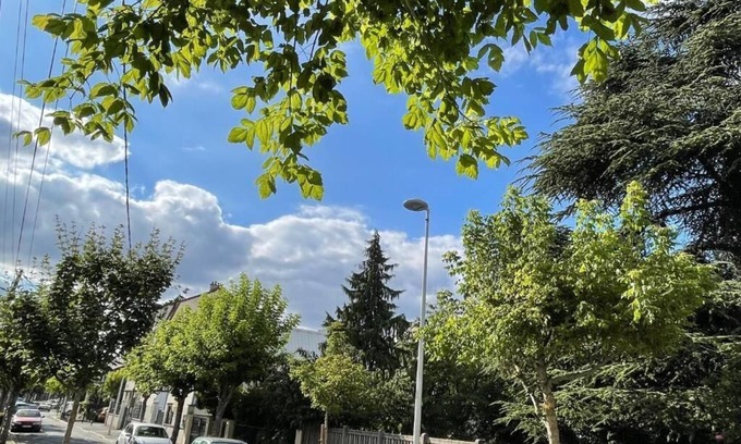 La Courneuve Apartment | Cosy N'est - Spacious apartment with garden just outside Paris.