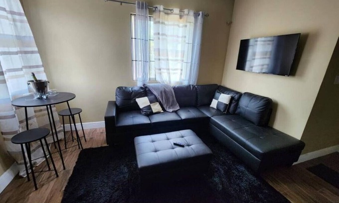 Cooper Jack Bay Settlement Apartment | Cosy Practical Apartment With 10 min Walk to the Beach