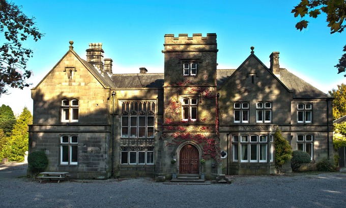 Wormhill Apartment | Cosy self catering apartment in large Victorian Residence