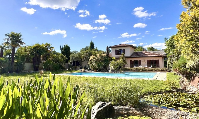 Merignac House | Cosy southern house with landscaped garden