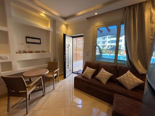Ras Nasrani Apartment | Cosy Studio on the First Floor with lovely Terrace and Personal Garden Area, Pool View and Free Beach Access in Sharm Hills Resort