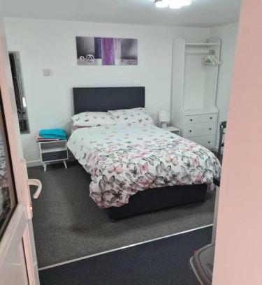 Shrewsbury Apartment | Cosy Studio - Town centre flat with free nearby parking