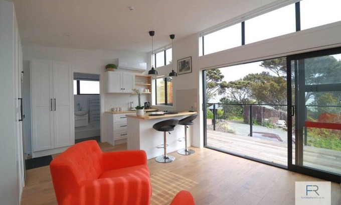 Beach Haven House | Cosy Tiny Home with Ocean Views