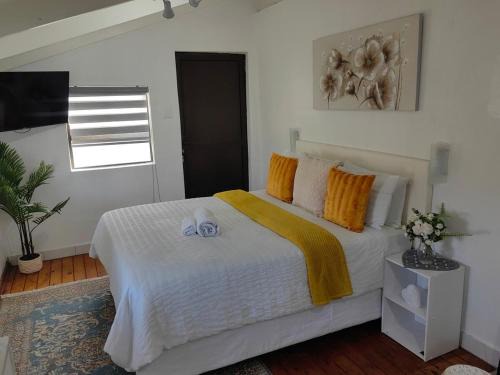 Randpark Ridge Apartment | Cosy Top floor Studio Apartment