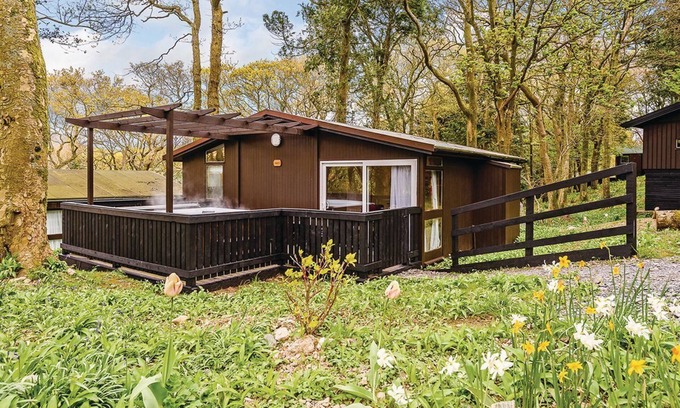 Millom Ski Chalet | Cosy traditional lodge with one double and one twin.