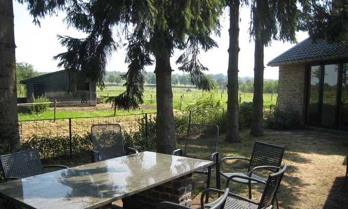 Mesch House | Cosy Villa in Mesch with Garden