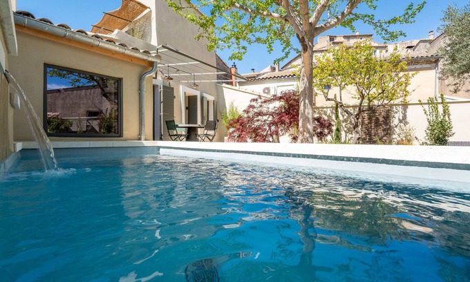 Lagnes House | Cosy village house, secret garden, pool