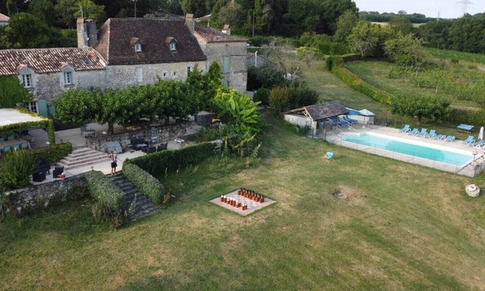 Saint-Antoine-de-Breuilh House | Cottage Rembrandt – Haven of Peace in the Dordogne with Heated Shared Pool