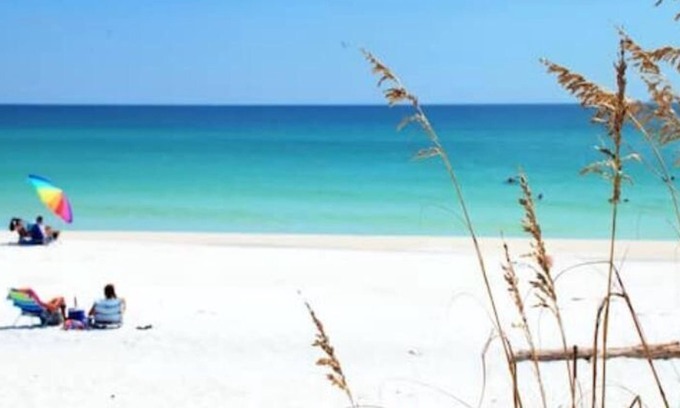 Fort Walton Beach House | Cottage by the Bay -boat parking!