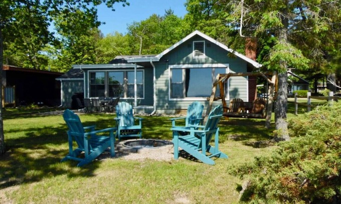 East Tawas House | Cottage Charm - East Tawas