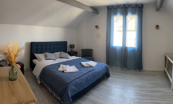 Chatillon-sur-Marne House | Cottage 'Chez Brigitte' with Private Terrace, Wi-Fi and Air Conditioning