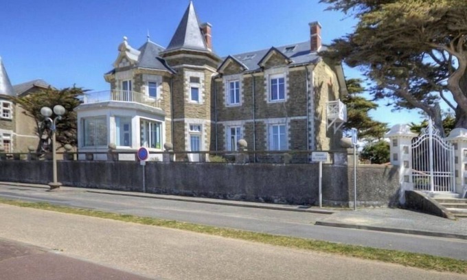 Tharon-Plage Cottage | Cottage in Tharon: 2 bedrooms, terrace, parking, near the sea