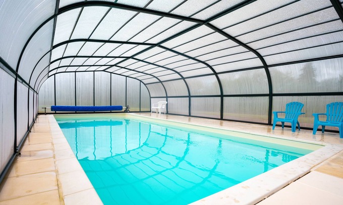 Guerlesquin Villa | Cottage 'Gite Avec Piscine 20min Plage' with Private Pool, Private Terrace and Wi-Fi