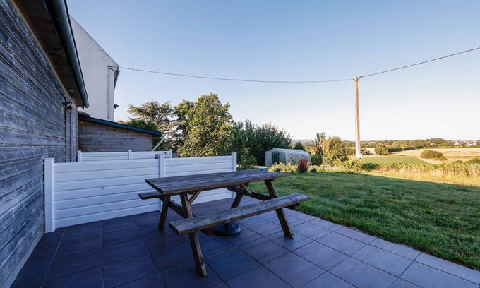 Cast House | Cottage 'Gite L'hermine' with Private Terrace, Shared Garden and Wi-Fi