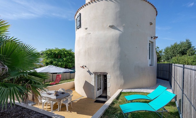 Jard-sur-Mer House | Cottage 'Gîte La Tourette' with Private Terrace, Private Garden and Wi-Fi