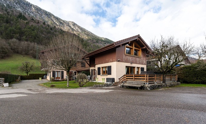 Thones House | Cottage 'Gîte Tournette' with Mountain View, Private Terrace and Wi-Fi