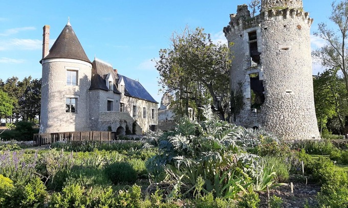 Saint-Bauld Cottage | Cottage in 15th-century castle with private pool, wifi and pets allowed