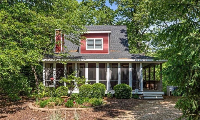 New Buffalo Cottage | Cottage in quiet wooded setting w/communal pool | Chalonna Retreat Harbor Dunes